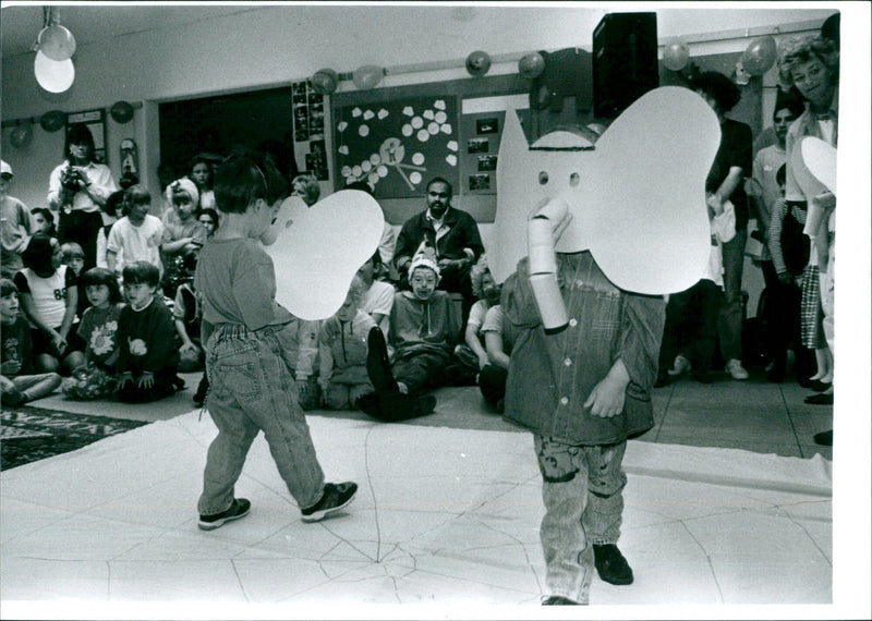 1996 Manege free: Daycare 61 - Vintage Photograph