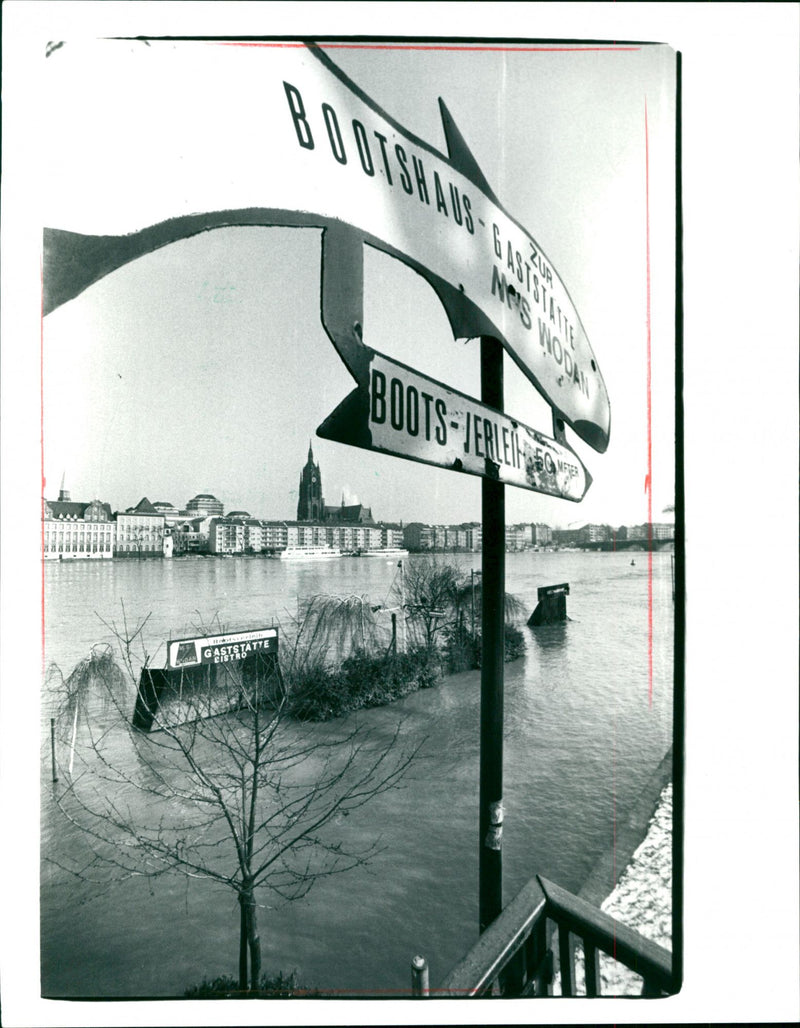 1987 - Vintage Photograph