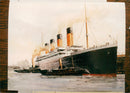 A close-up of the Technol Tiit Chine 44-8 Titanic 3 Cho Spro 014546 R-M model ship. - Vintage Photograph