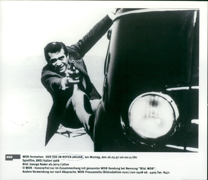 Der Tod im roten Jaguar - Vintage Photograph