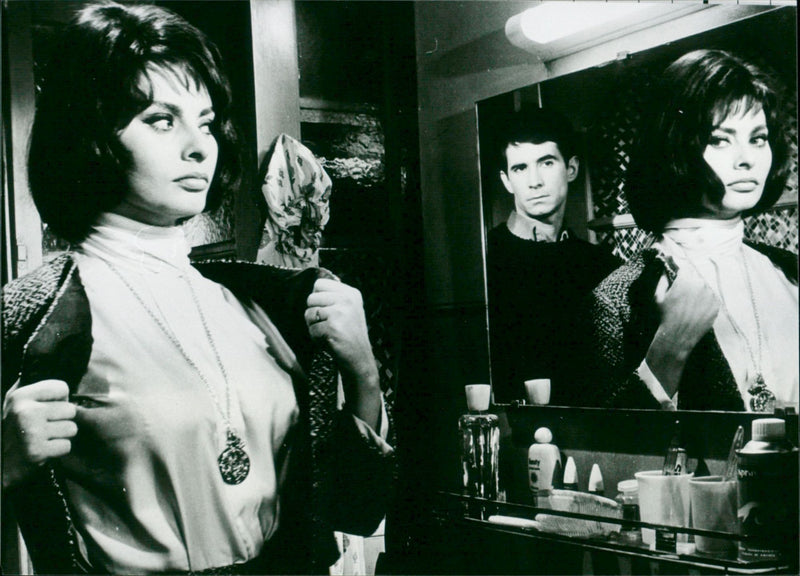 Le couteau dans la plaie - Vintage Photograph