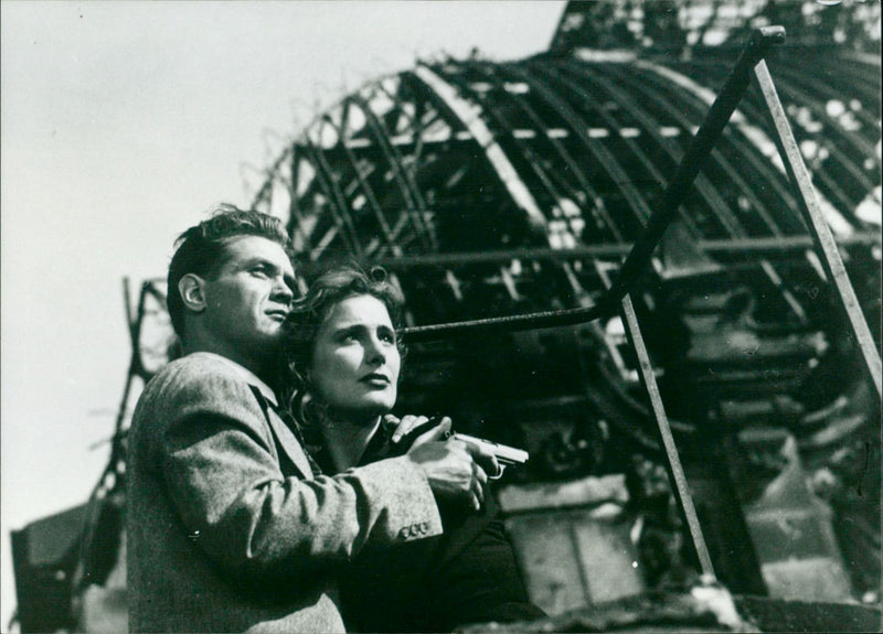 Die Spur führt nach Berlin. - Vintage Photograph