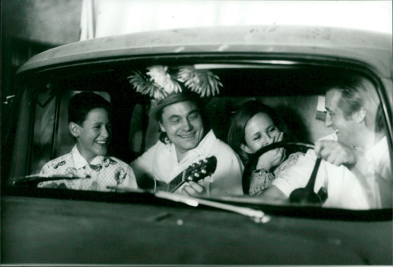 Ti kniver i hjertet - Vintage Photograph