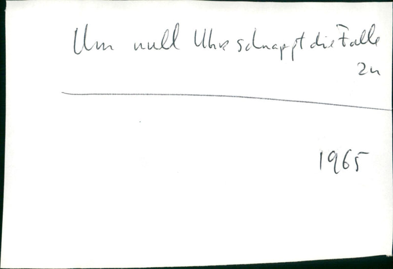 Um null Uhr schnappt die Falle zu - Vintage Photograph