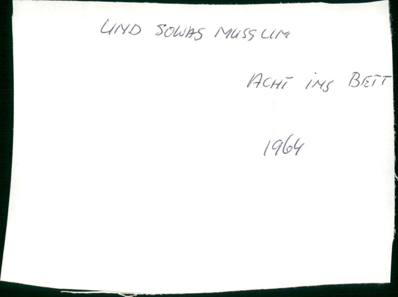 Und sowas muss um acht ins Bett - Vintage Photograph