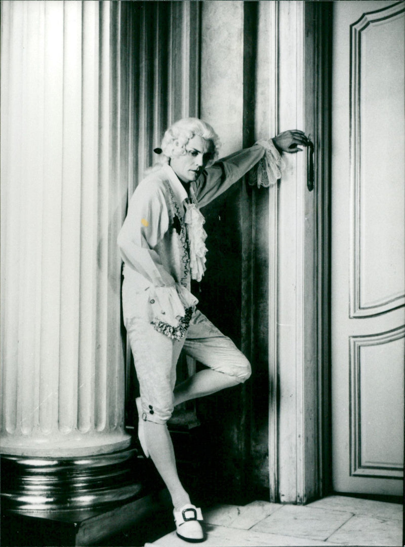 Engel Wider Willen - Vintage Photograph