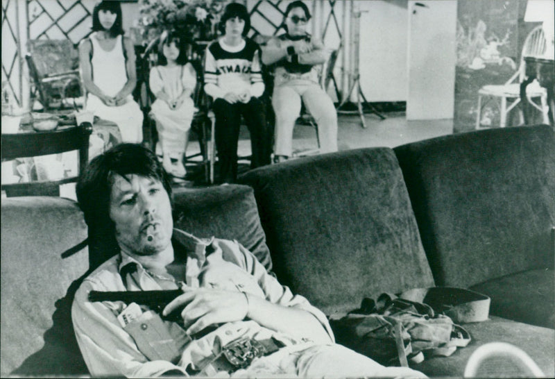 Attention, les enfants regardent - Vintage Photograph