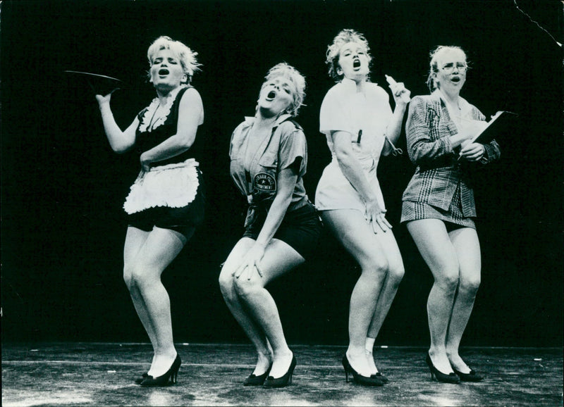 De Meisjes live in concert - Vintage Photograph