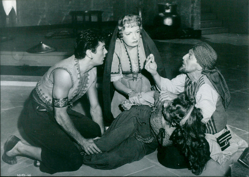 Betty Garde, Everett Sloane, Tony Curtis and Piper Laurie - The Prince Who Was a Thief - Vintage Photograph