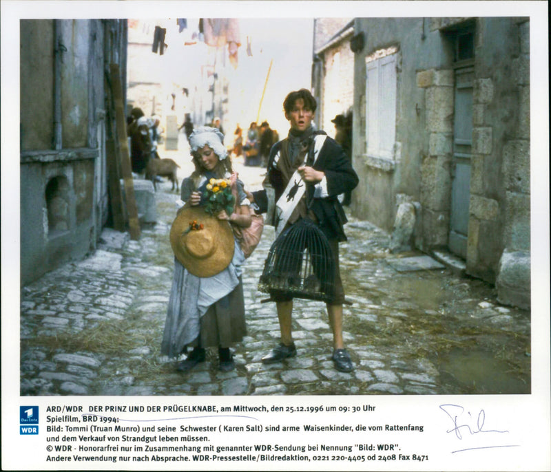 Truan Munro and Karen Salt - Der Prinz und der Prügelknabe - Vintage Photograph