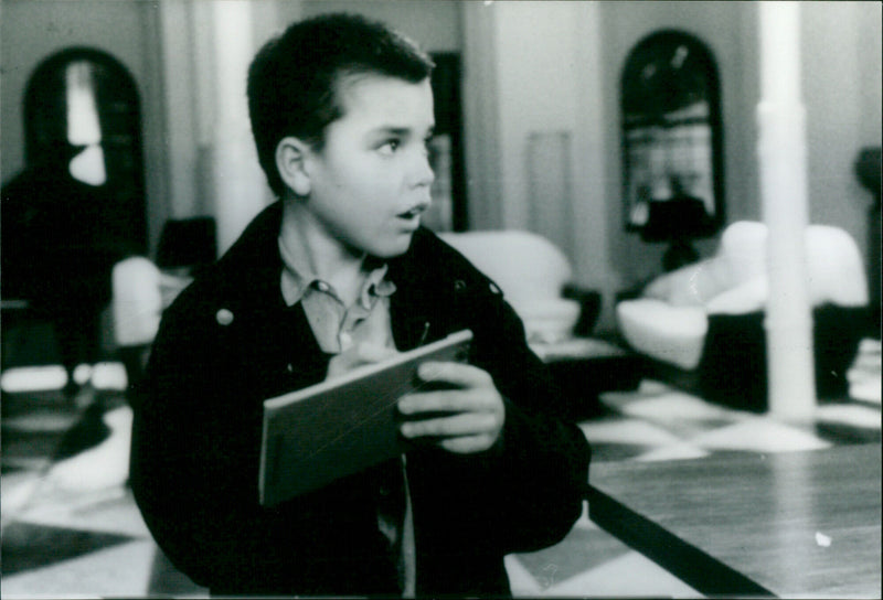 Oliver Benny - Qualcuno in ascolto/High Frequency - Vintage Photograph