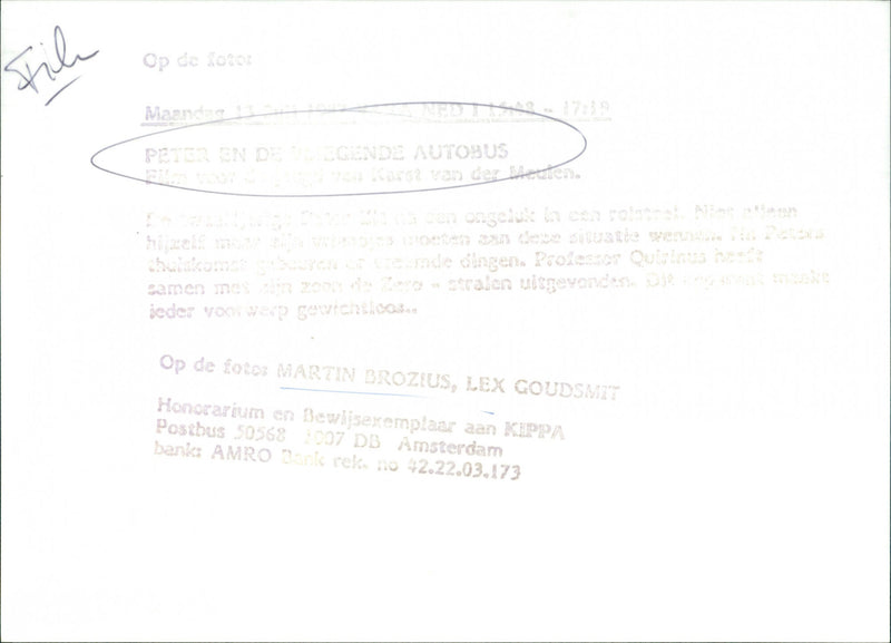 Peter en de vliegende autobus - Vintage Photograph