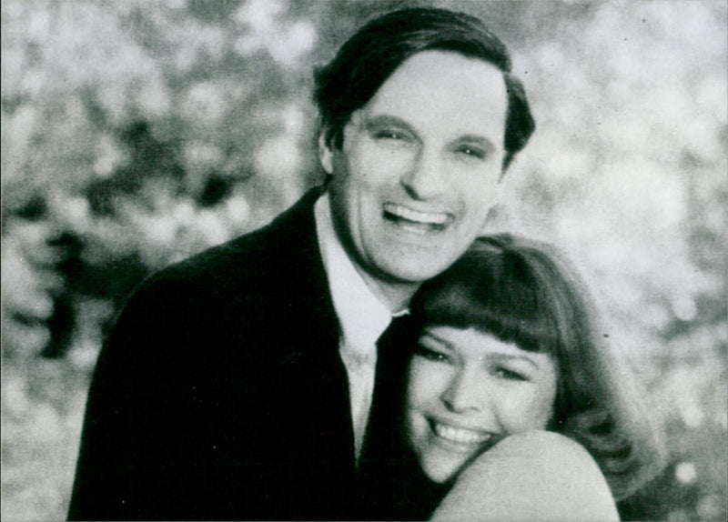 Ellen Burstyn and Alan Alda - Same Time, Next Year - Vintage Photograph