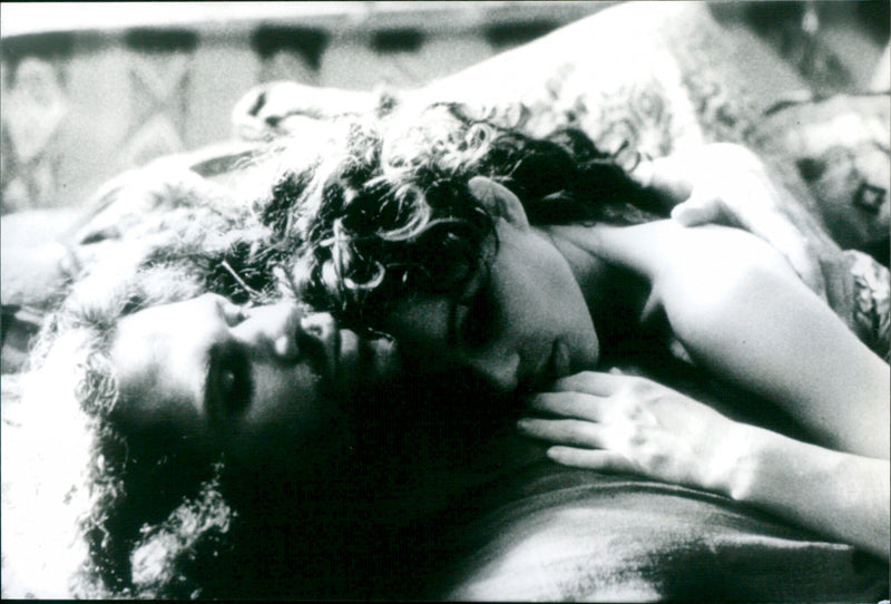 Eric Thal and Elizabeth Hurley  - Samson and Delilah II - Vintage Photograph