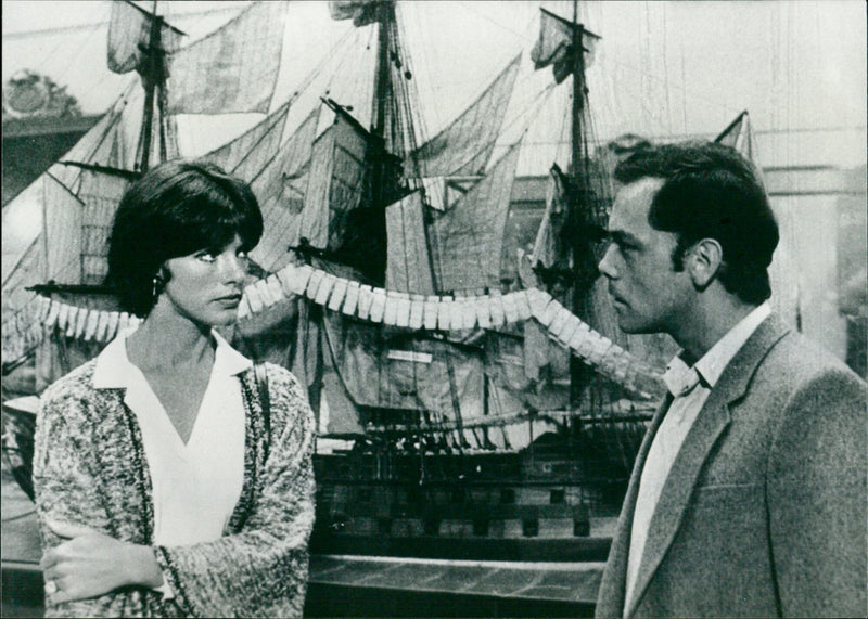 Anny Duperey and Patrick Dewaere - Mille milliards de dollars - Vintage Photograph