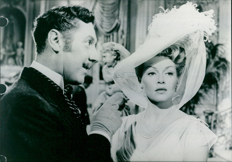Robert Coote and Lana Turner - The Merry Widow (1952) - Vintage Photograph