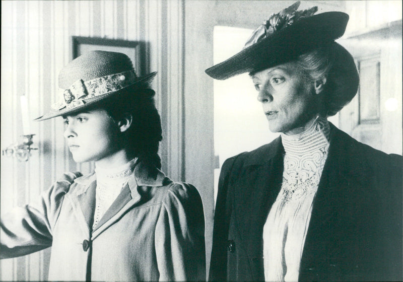 Helena Bonham Carter and Maggie Smith - A Room with a View - Vintage Photograph