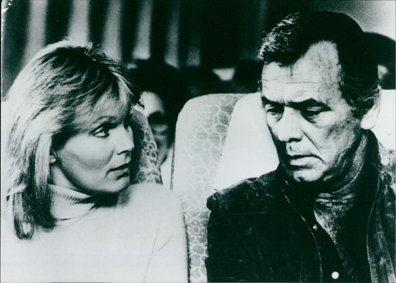 Linda Evans and David Jansen - Nowhere to Run - Vintage Photograph