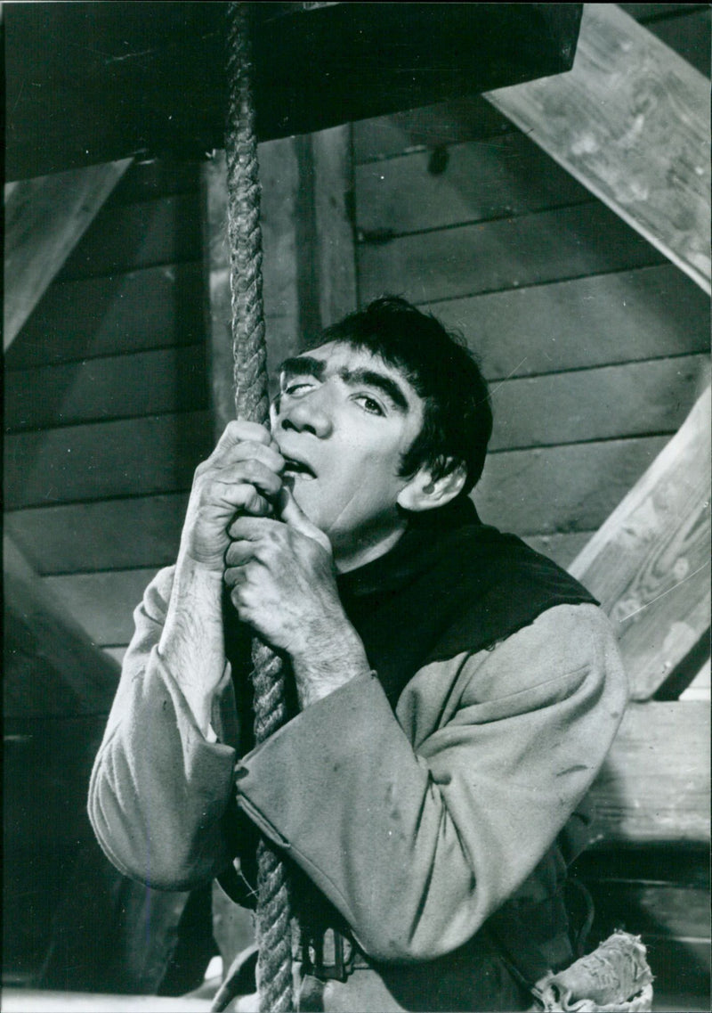 Anthony Quinn - Notre-Dame de Paris - Vintage Photograph