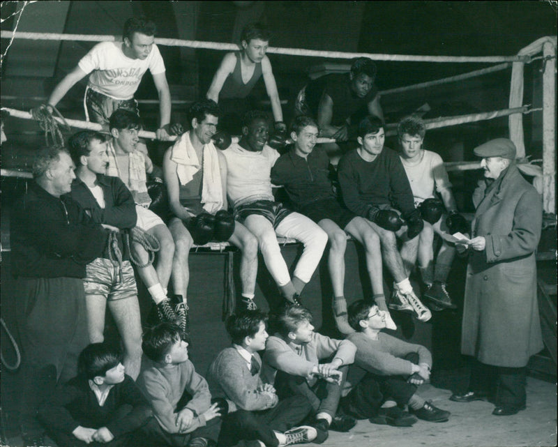 Young boxers - Vintage Photograph