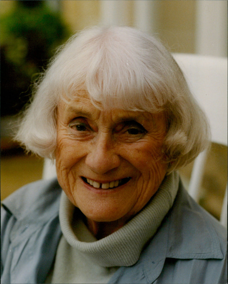 Gwen Robyns - Vintage Photograph