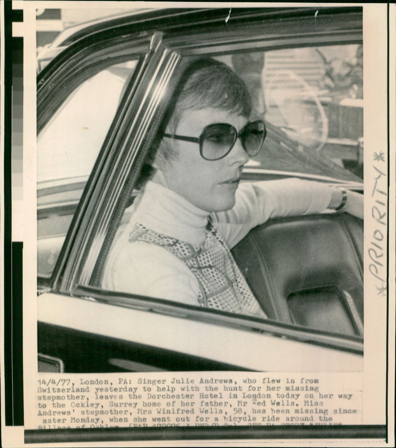 Julie Andrews - Vintage Photograph