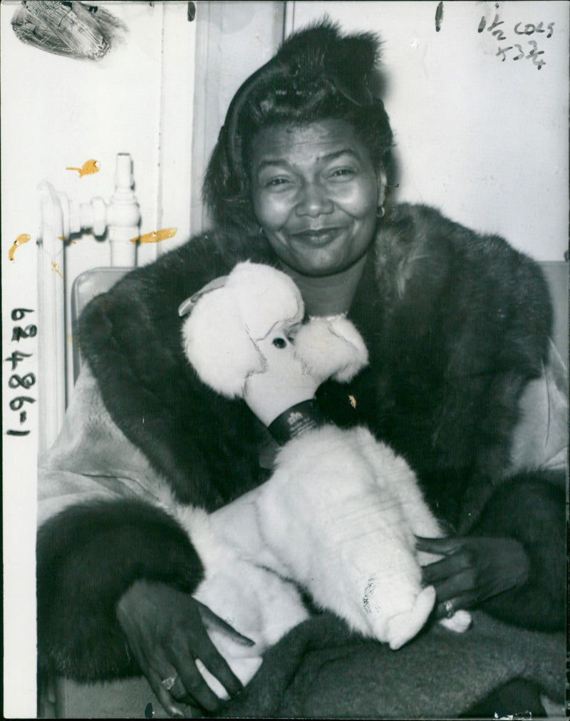 Pearl Bailey - Vintage Photograph