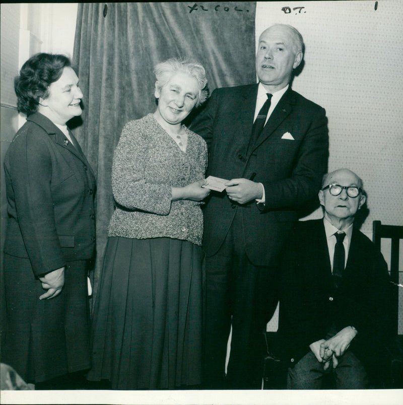 Miss Edna Bayliss - Vintage Photograph