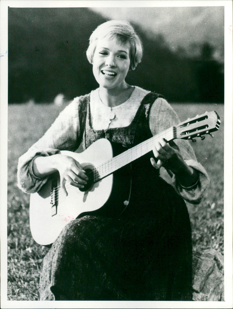 Julie Andrews - Vintage Photograph