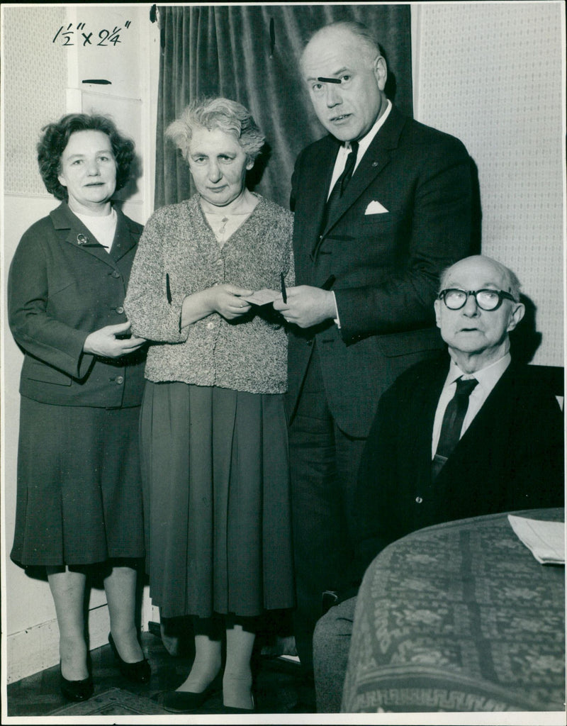 Edna Bayliss - Vintage Photograph