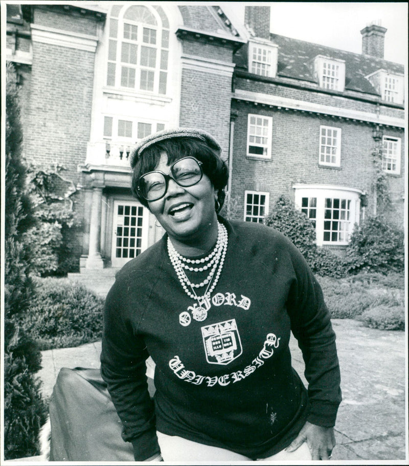 Pearl Bailey - Vintage Photograph