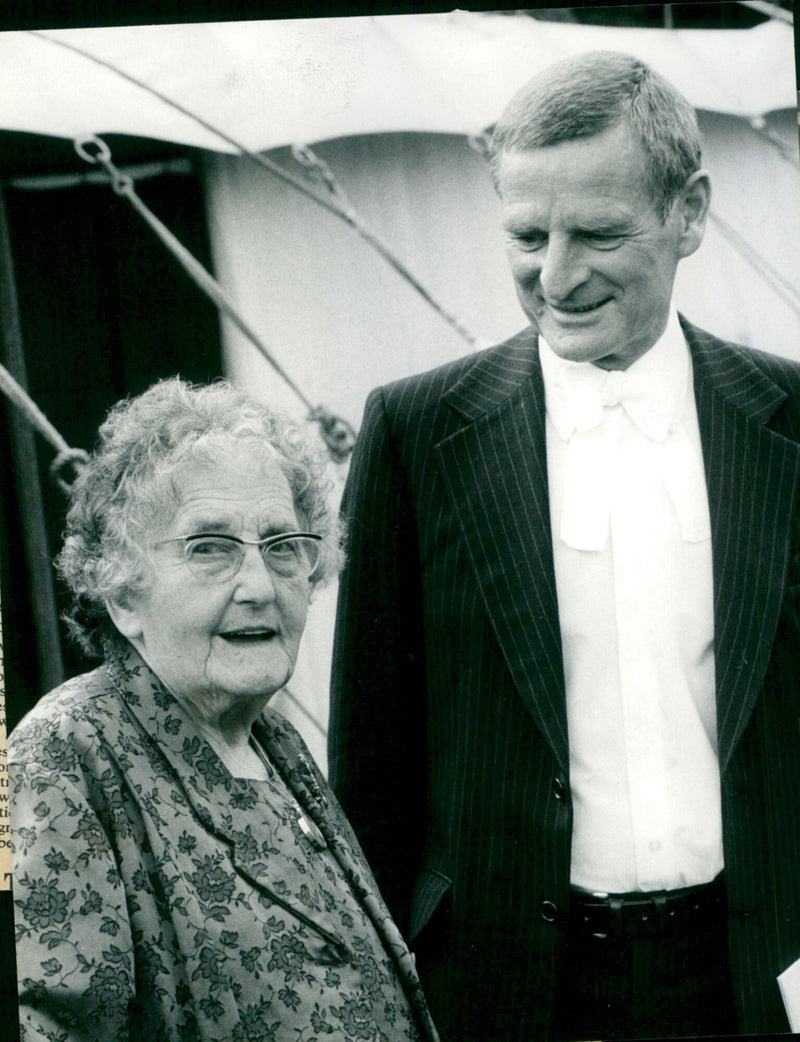 Hilda Buckle - Vintage Photograph