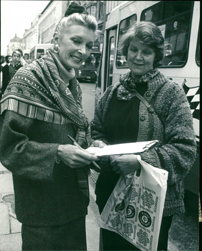 Marti Caine - Vintage Photograph