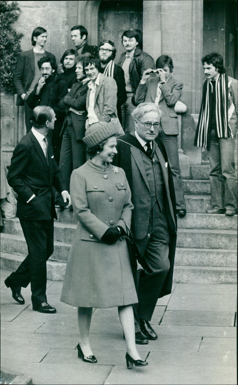 Queen Elizabeth II & Kenneth Turpin - Vintage Photograph