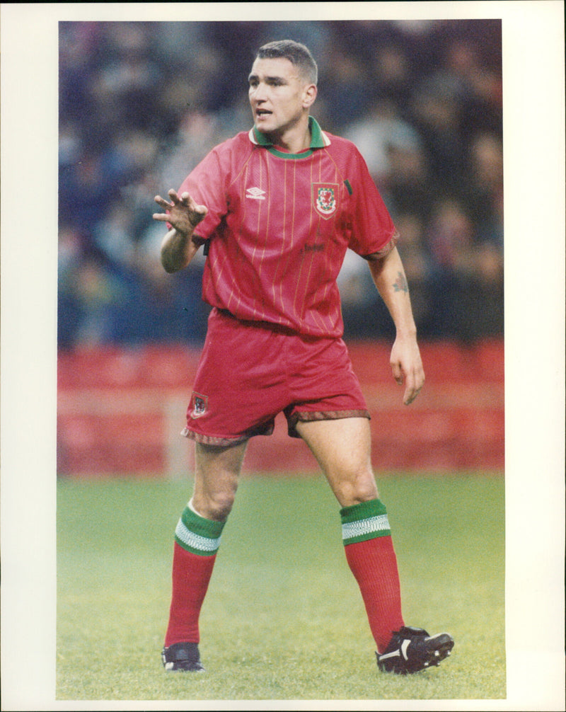 Football: Vinnie Jones - Vintage Photograph