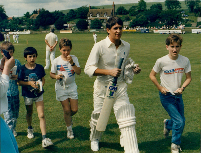 Gary Lineker - Vintage Photograph