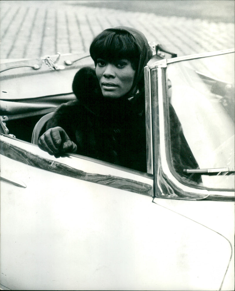 Dionne Warwick - Vintage Photograph