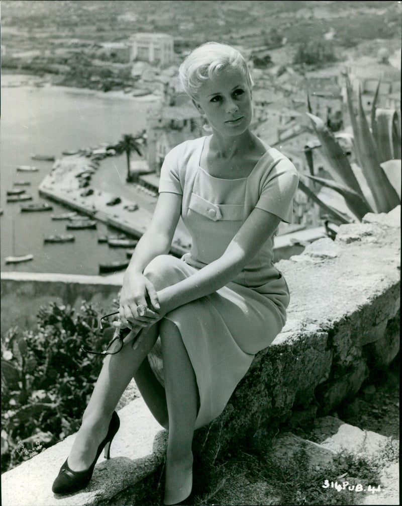 Mary Ure - Vintage Photograph