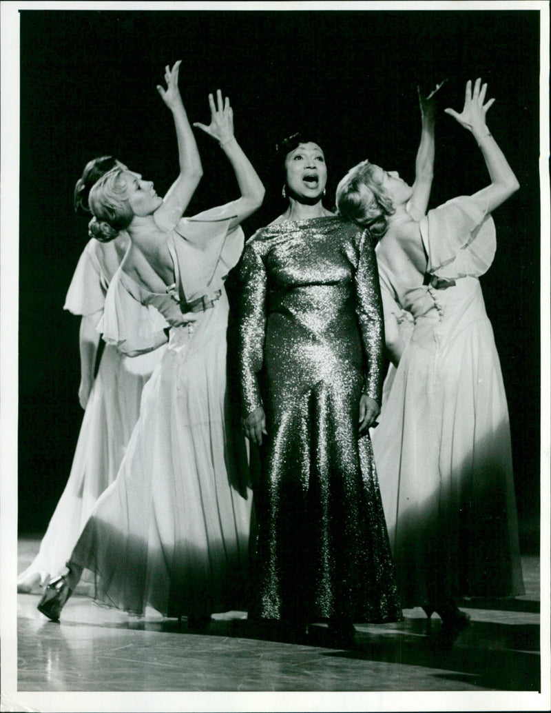 Elizabeth Welch - Vintage Photograph