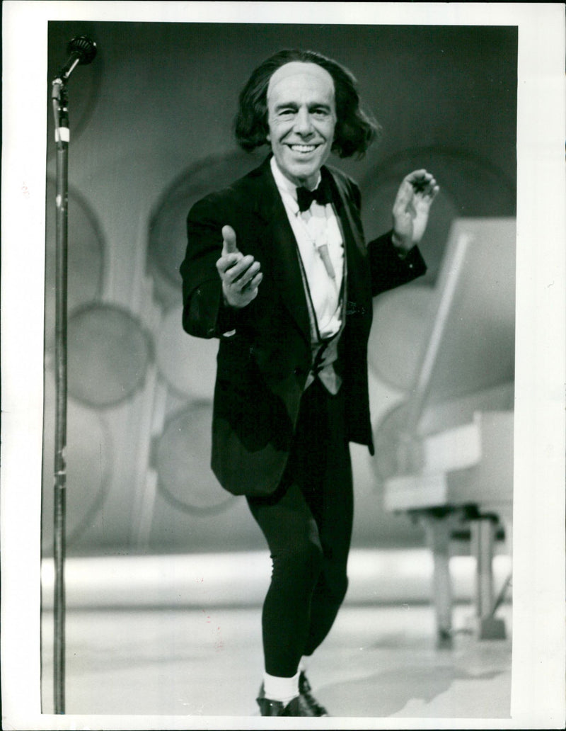 Max Wall - Vintage Photograph