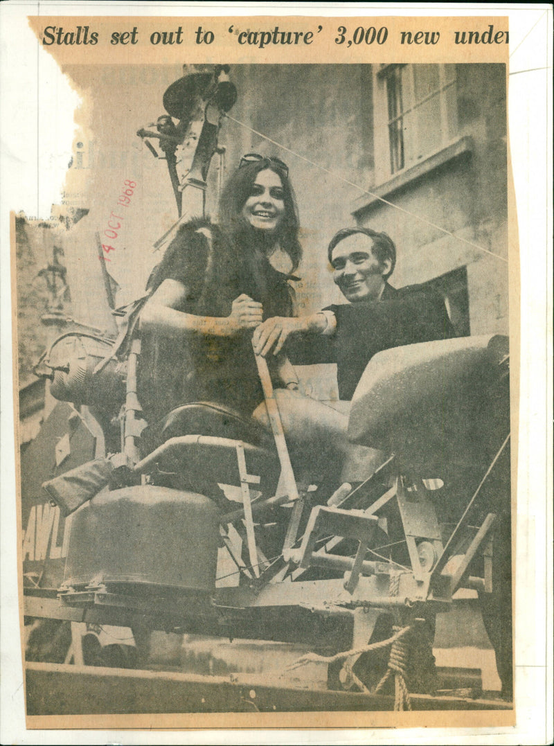 Stalls set out to capture 3,000 new - Vintage Photograph