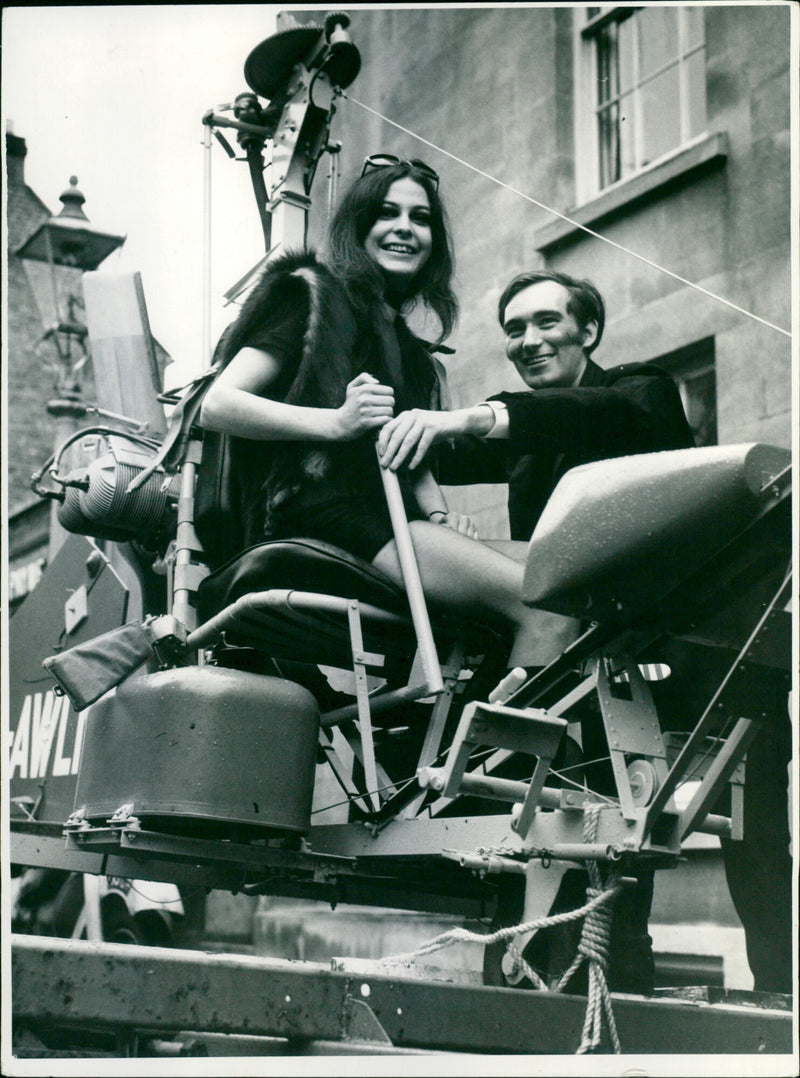 Stalls set out to capture 3,000 new - Vintage Photograph