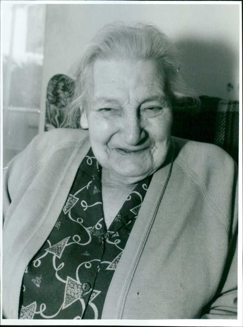 Edith Tinson - Vintage Photograph