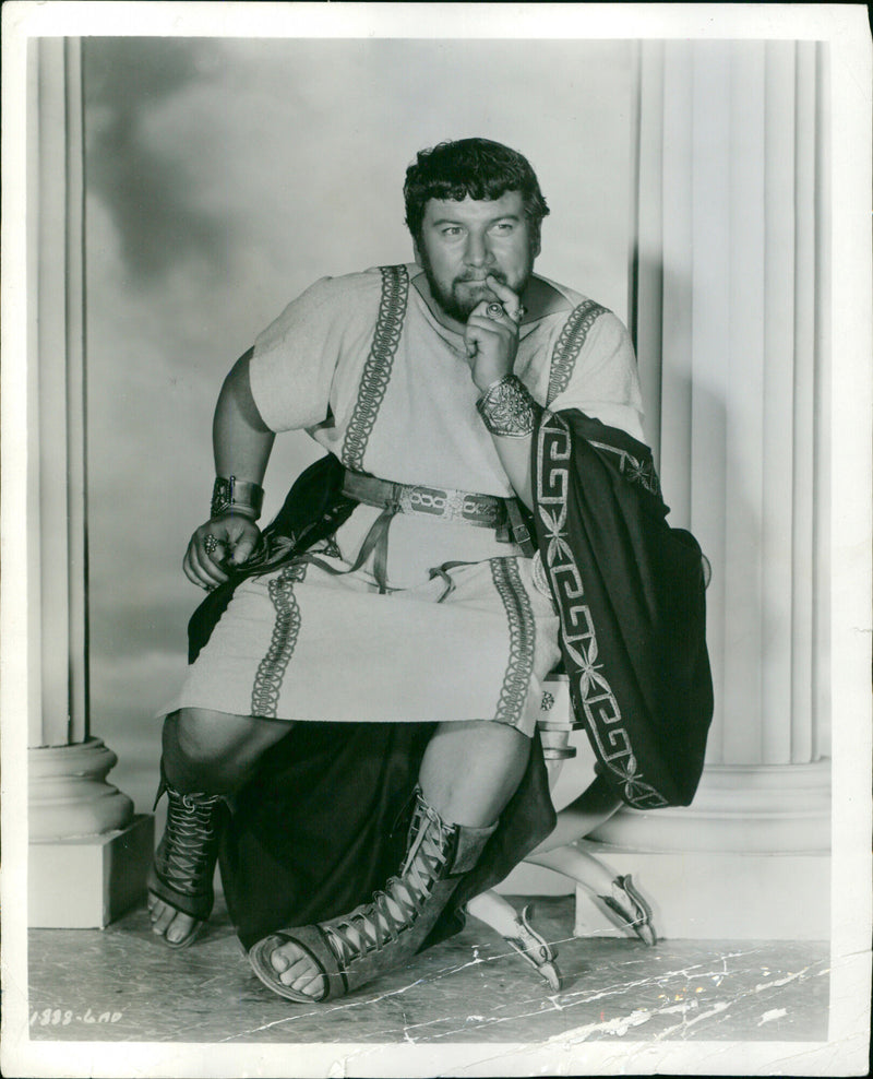 Peter Ustinov - Vintage Photograph