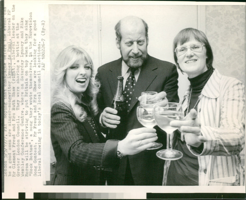 Lynsey de Paul - Vintage Photograph