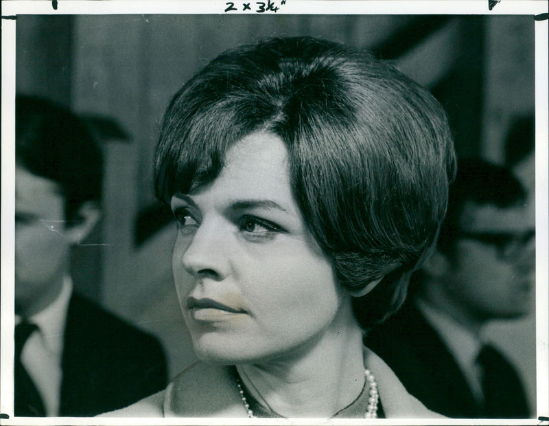 Actress Pauline Yates in a scene from the ITV television show "Blackmail". - Vintage Photograph