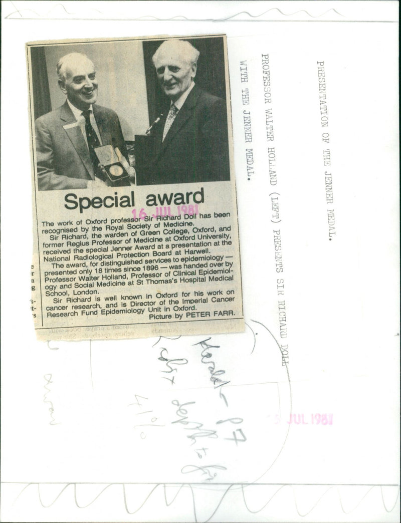 Professor Walter Holland presents Sir Richard Doll with the Jenner Medal at a presentation at the National Radiological Protection Board. - Vintage Photograph