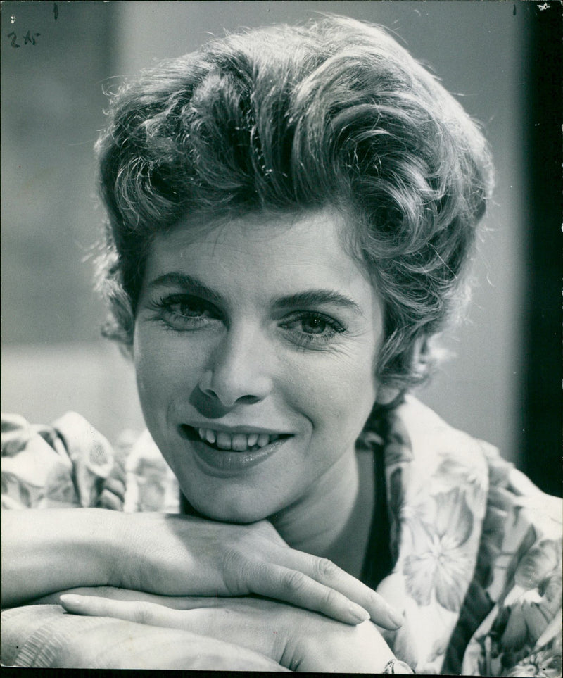 Billie Whitelaw - Vintage Photograph