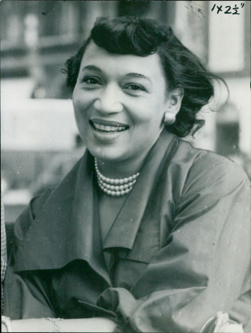 Elizabeth Welch - Vintage Photograph