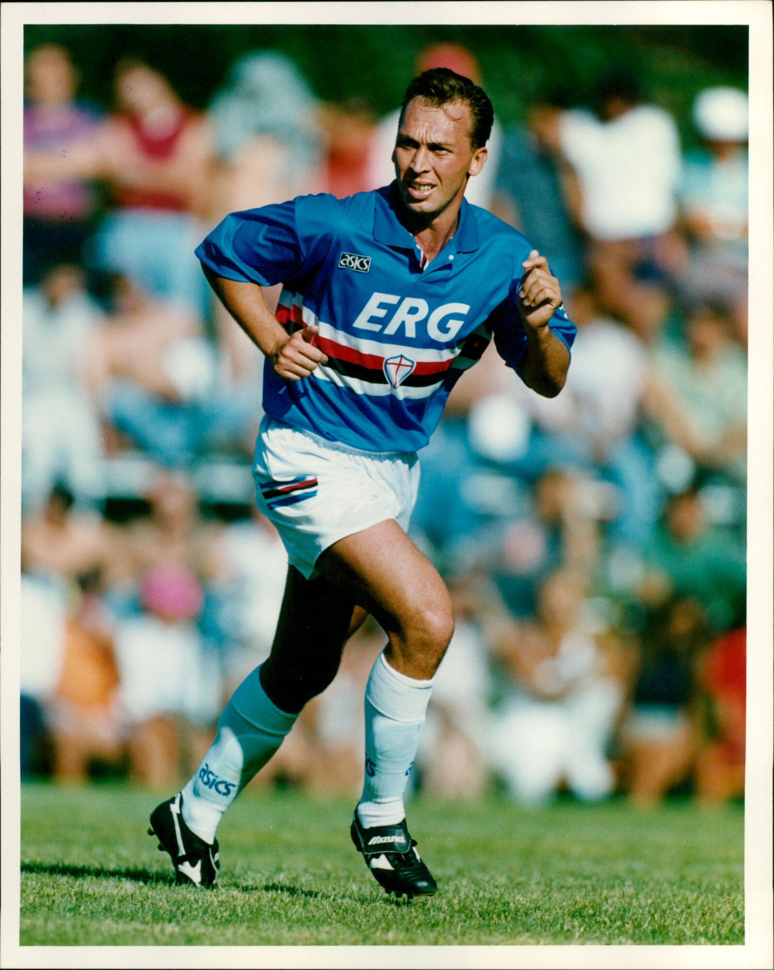 Footballer David Platt of Sampdoria FC in action during a 1993 match.